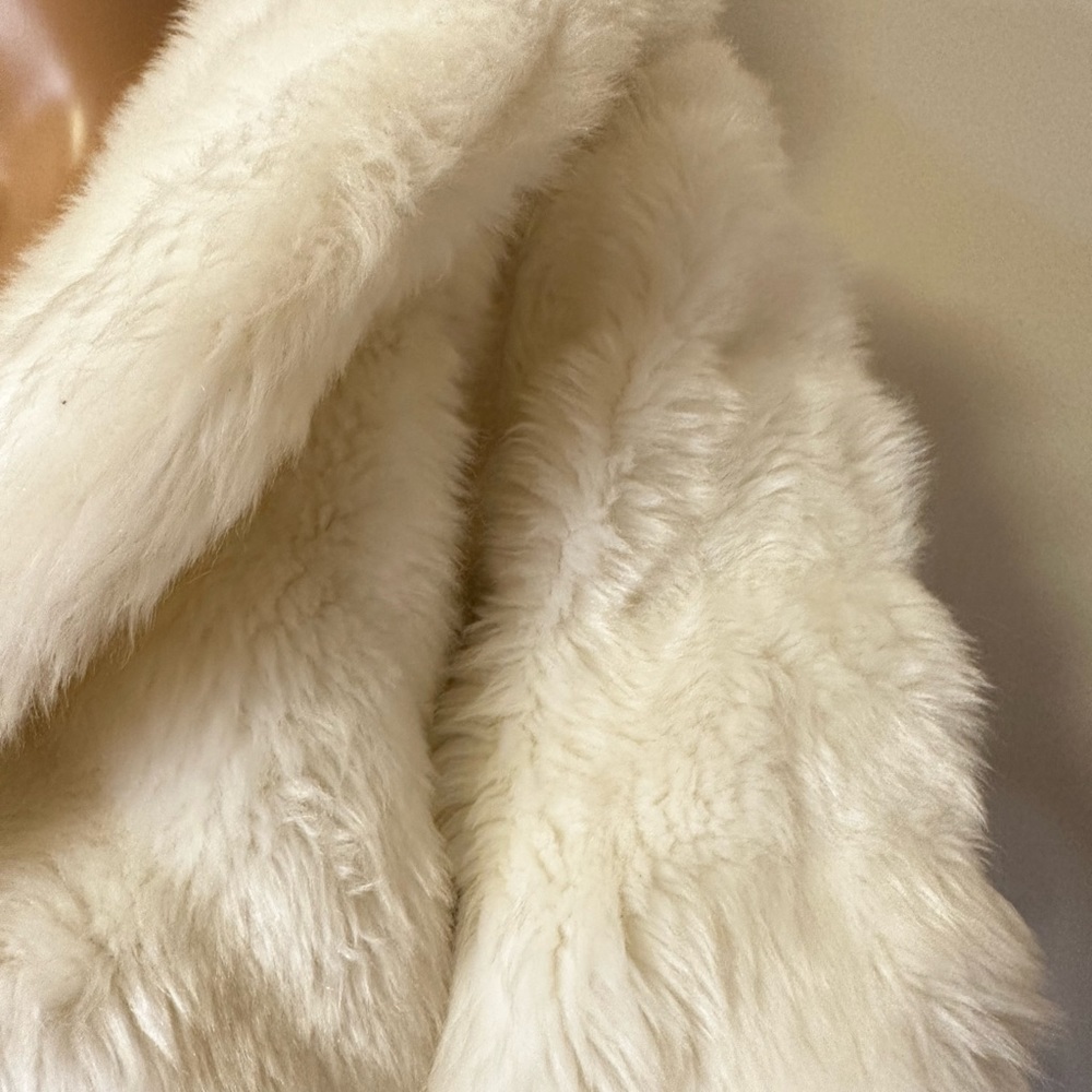 NWOT - Last Kiss - White Faux Fur Coat - Size M - Picture 8 of 14